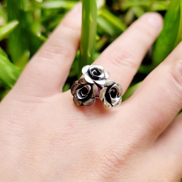 *RARE* Vintage Beau Sterling 925 Sterling Silver Triple Rose Ring - Picture 3 of 11